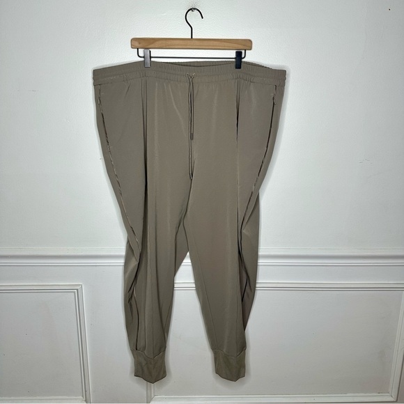 ATHLETA Endeavor Jogger Pant in Buff Grey Womens Size 26 - Picture 1 of 9